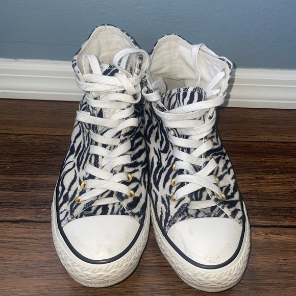 Zebra print fuzzy chuck taylor high top converse lace up sneakers - Picture 5 of 9